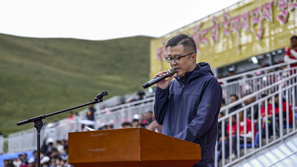 来到海拔, 行的到来表