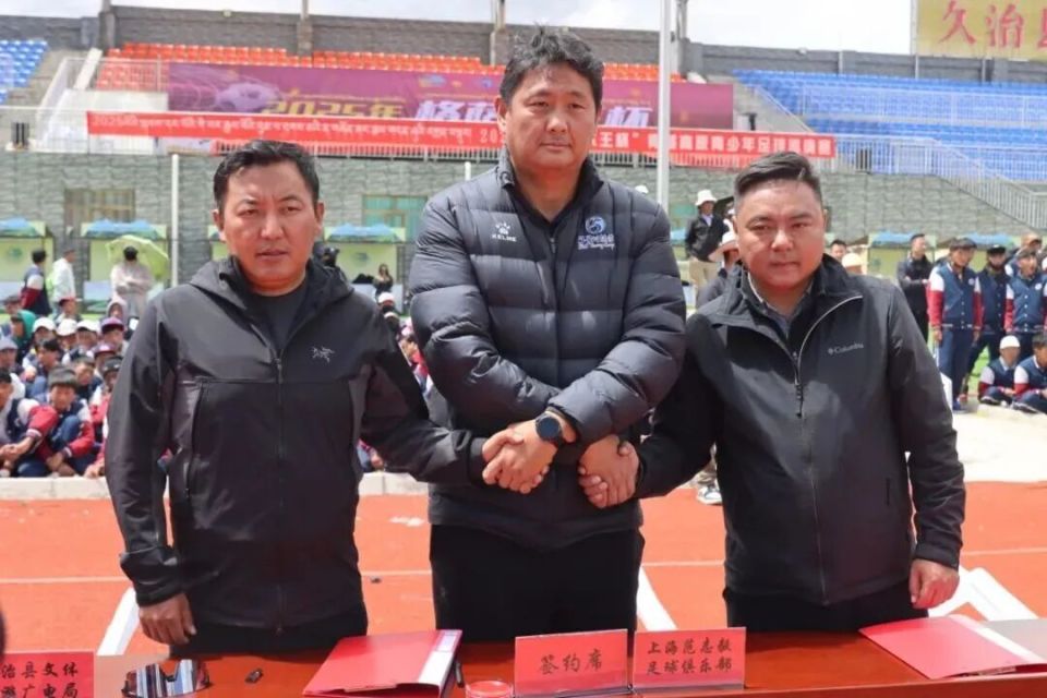 在场人员全, 验为契机