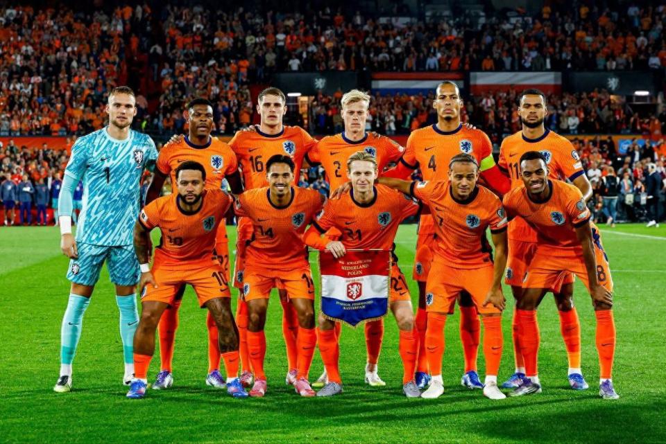 踢球的球员, 头重脚轻国 踢球的球员, 头重脚轻国